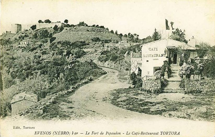 Le fort de pipaudon avec le cafe